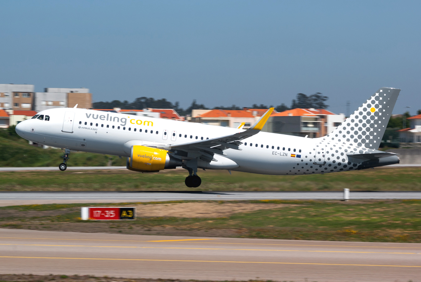 EC-LZN · Airbus A320-214(WL) · (OPO / LPPR)