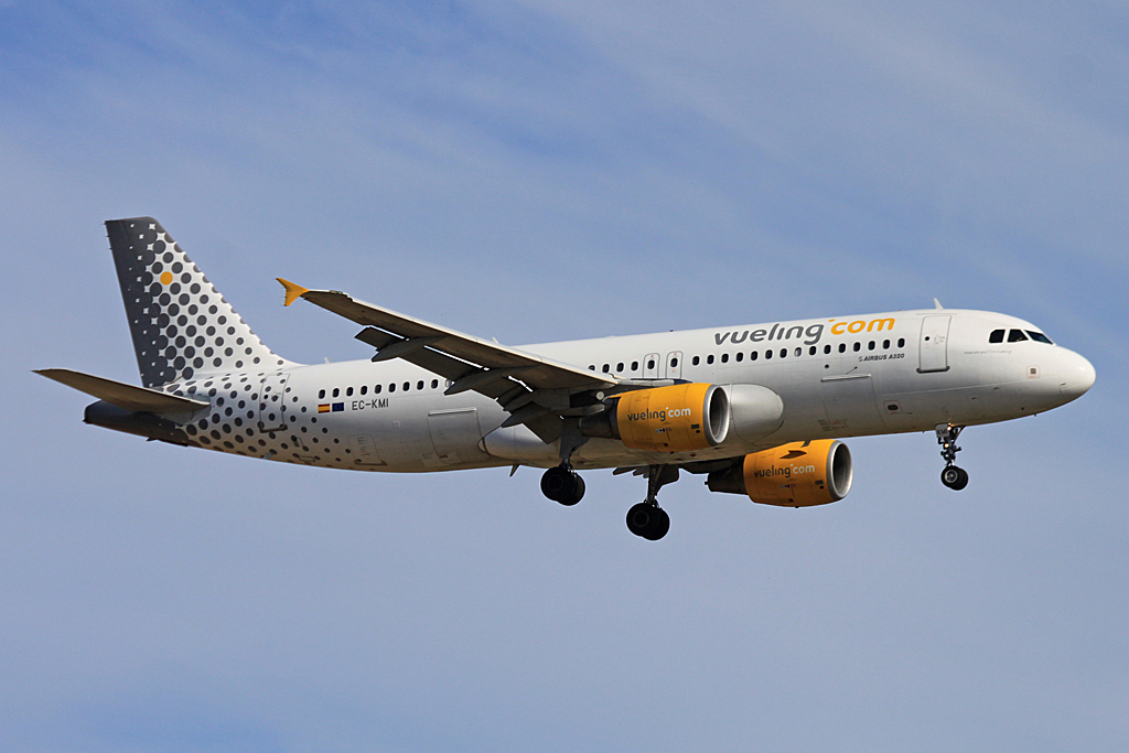 EC-KMI · Airbus A320-216 · (BCN / LEBL)