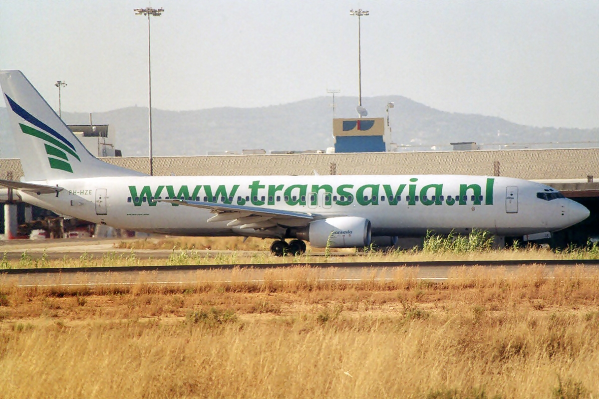 PH-HZE · Boeing 737-8K2 · (FAO / LPFR)
