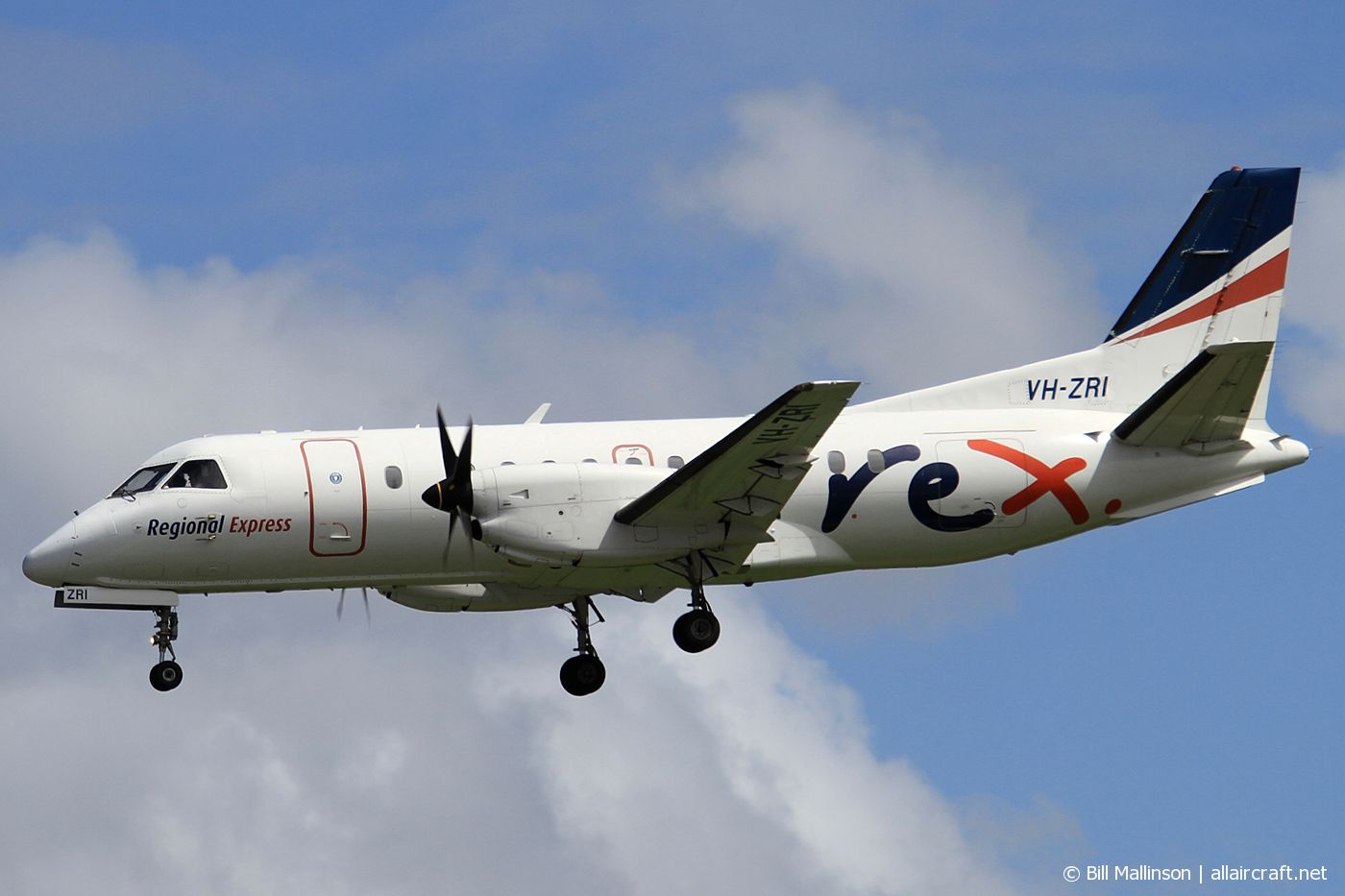 VH-ZRI · Saab 340B · (SYD / YSSY)