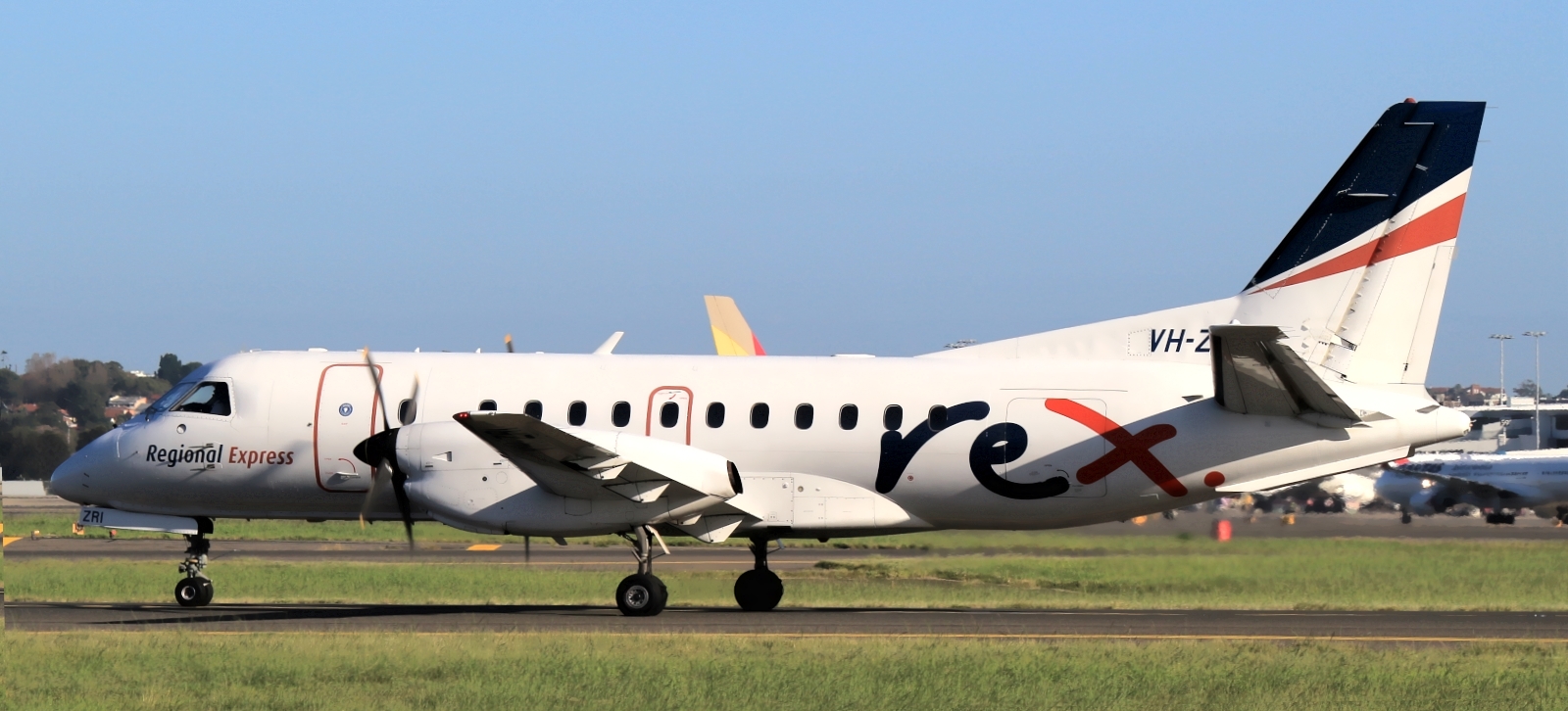 VH-ZRI · Saab 340B · (SYD / YSSY)