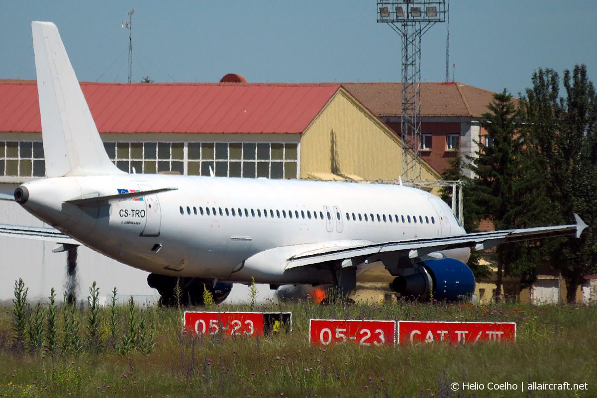 CS-TRO · Airbus A320-214 · (VLL / LEVD)