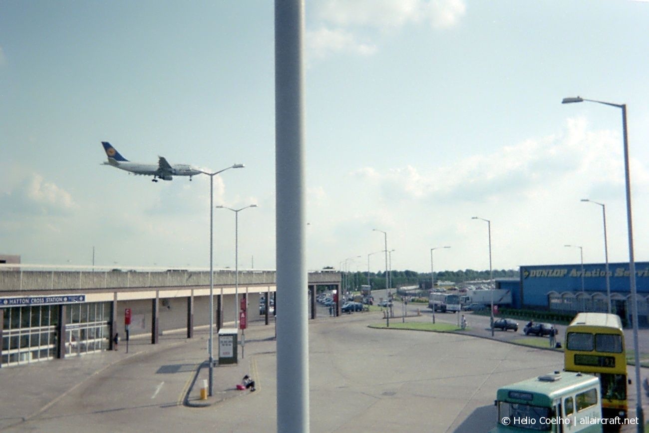 - · --- · (LHR / EGLL)
