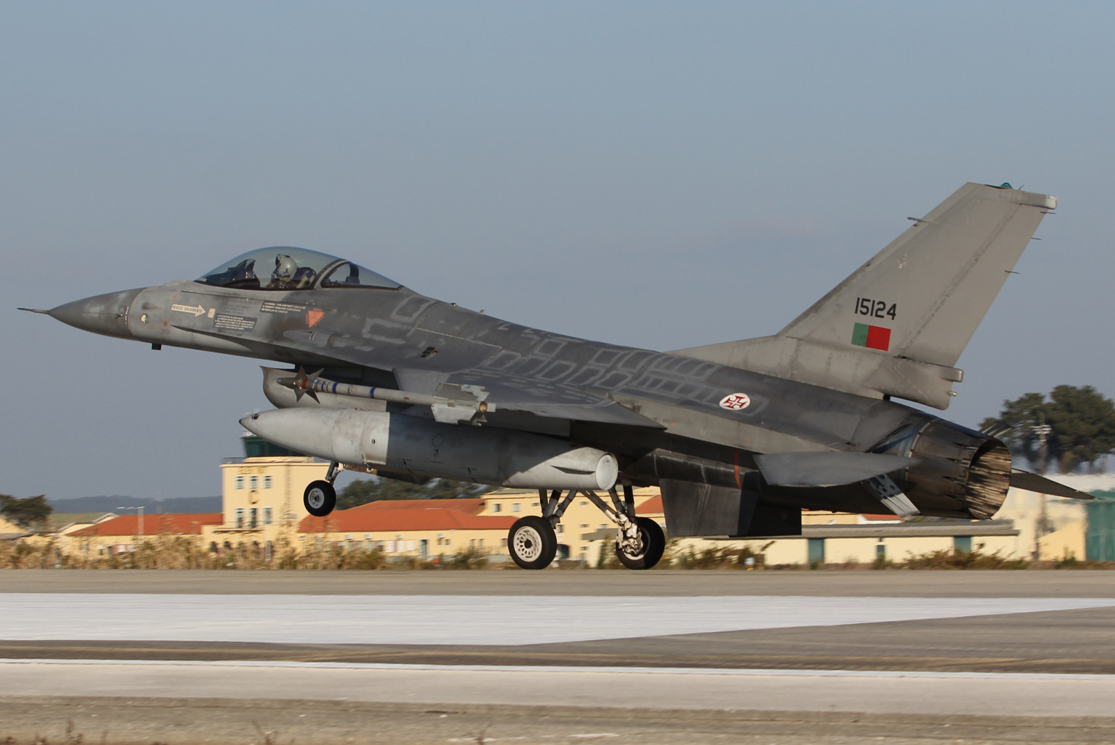 15124 · General Dynamics F-16AM · (LPMR)