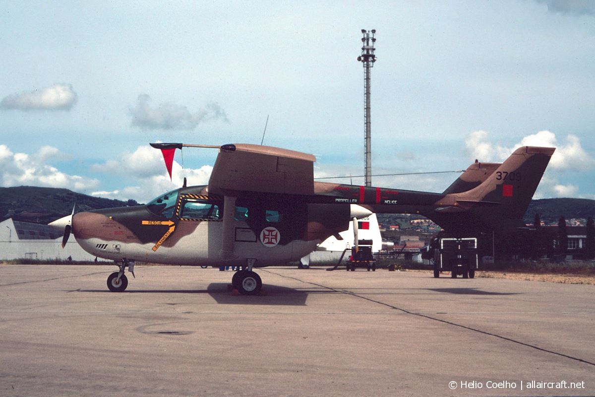 3709 · Reims-Cessna FTB337G · (LPAR)