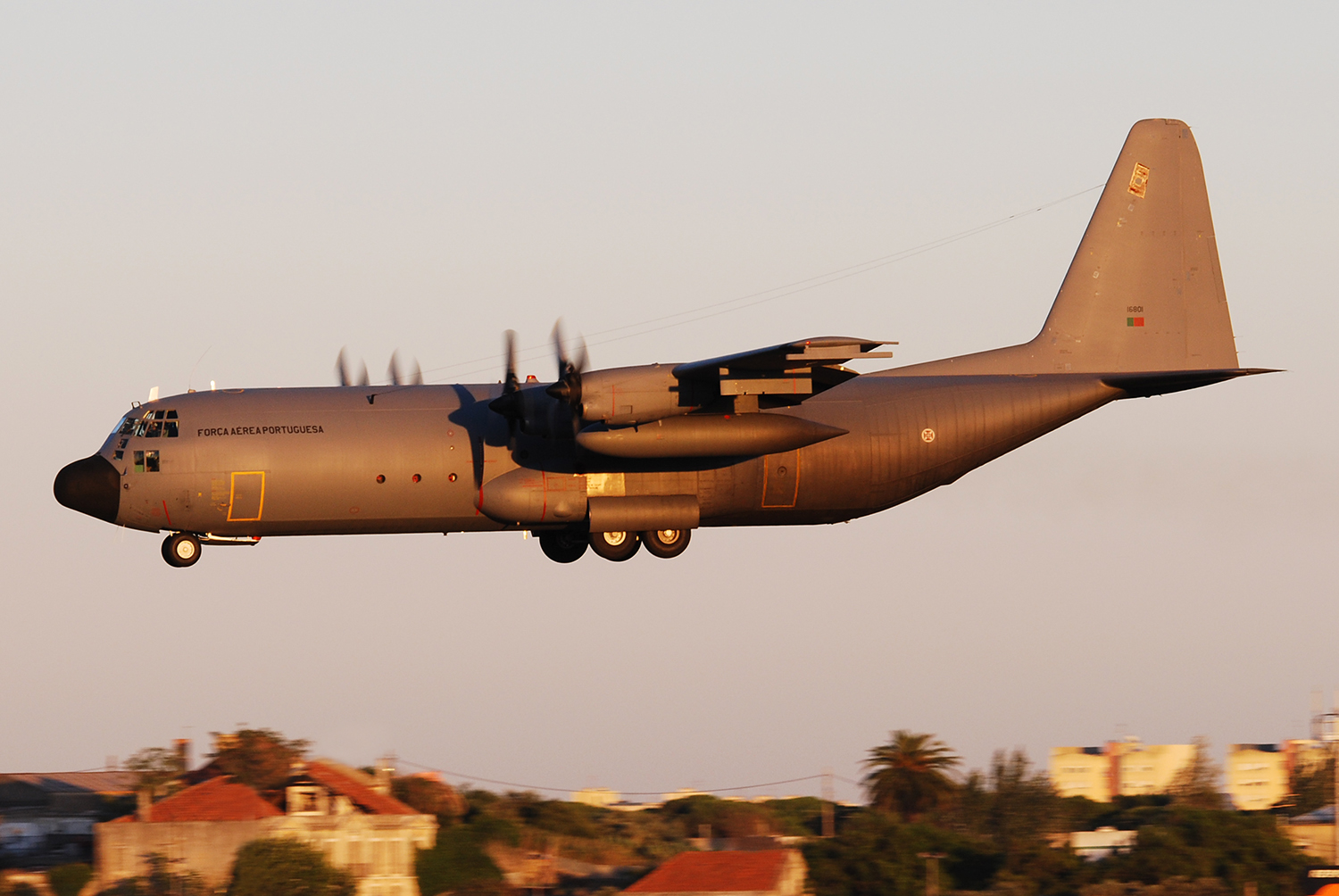 16801 · Lockheed C-130H-30 Hercules · (LIS / LPPT)