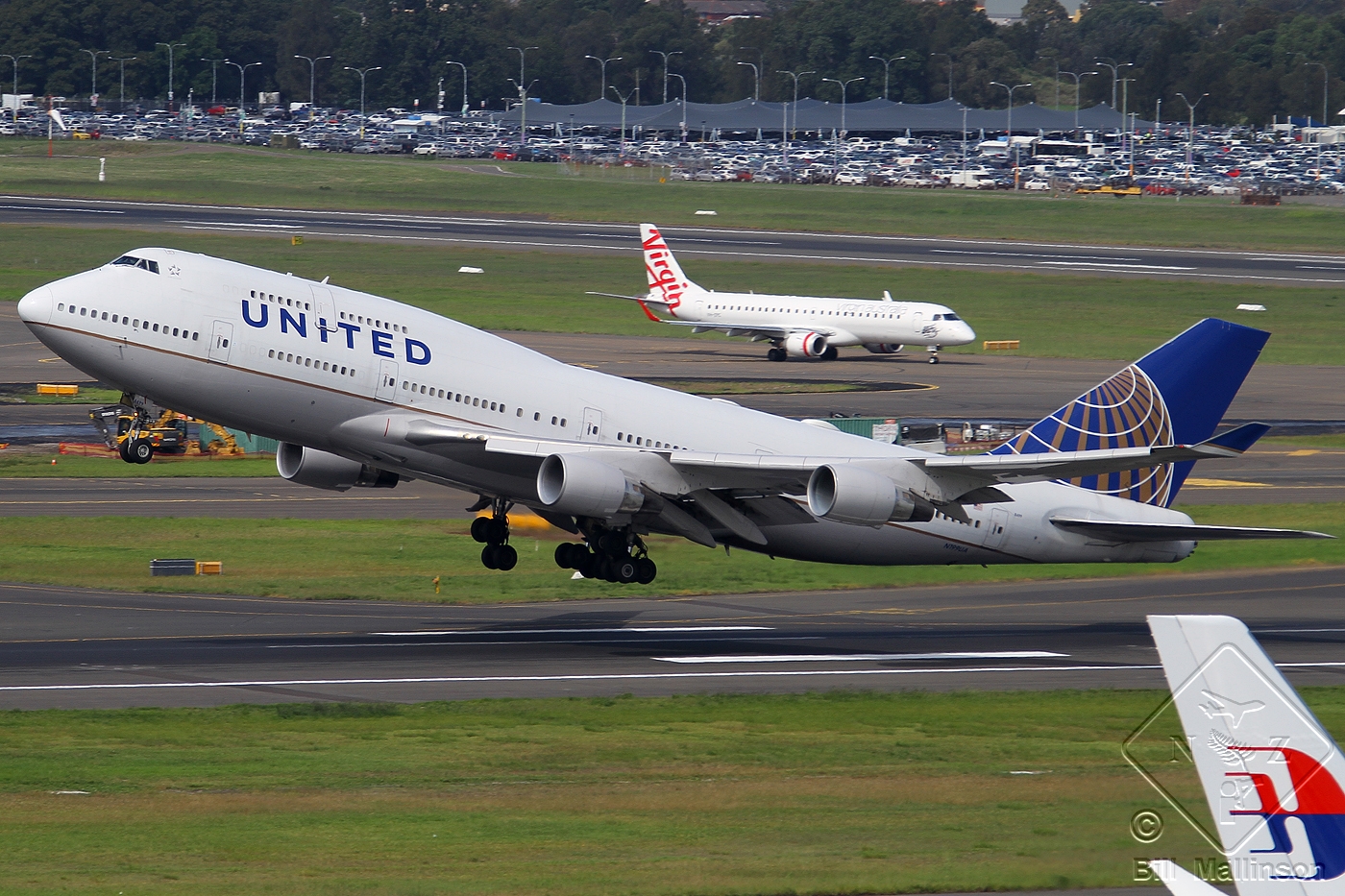 N199UA · Boeing 747-422 · (SYD / YSSY)