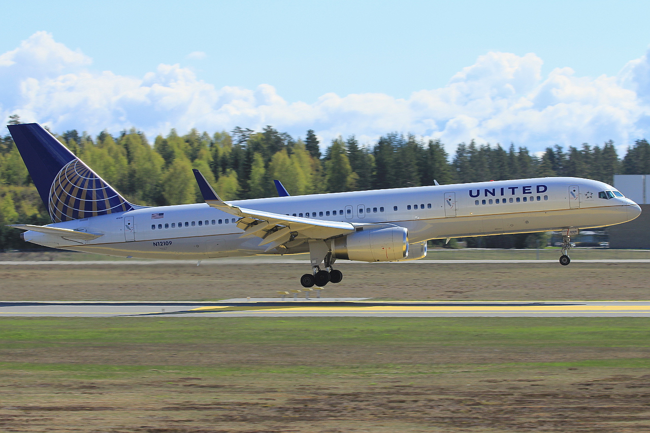 N12109 · Boeing 757-224 · (OSL / ENGM)