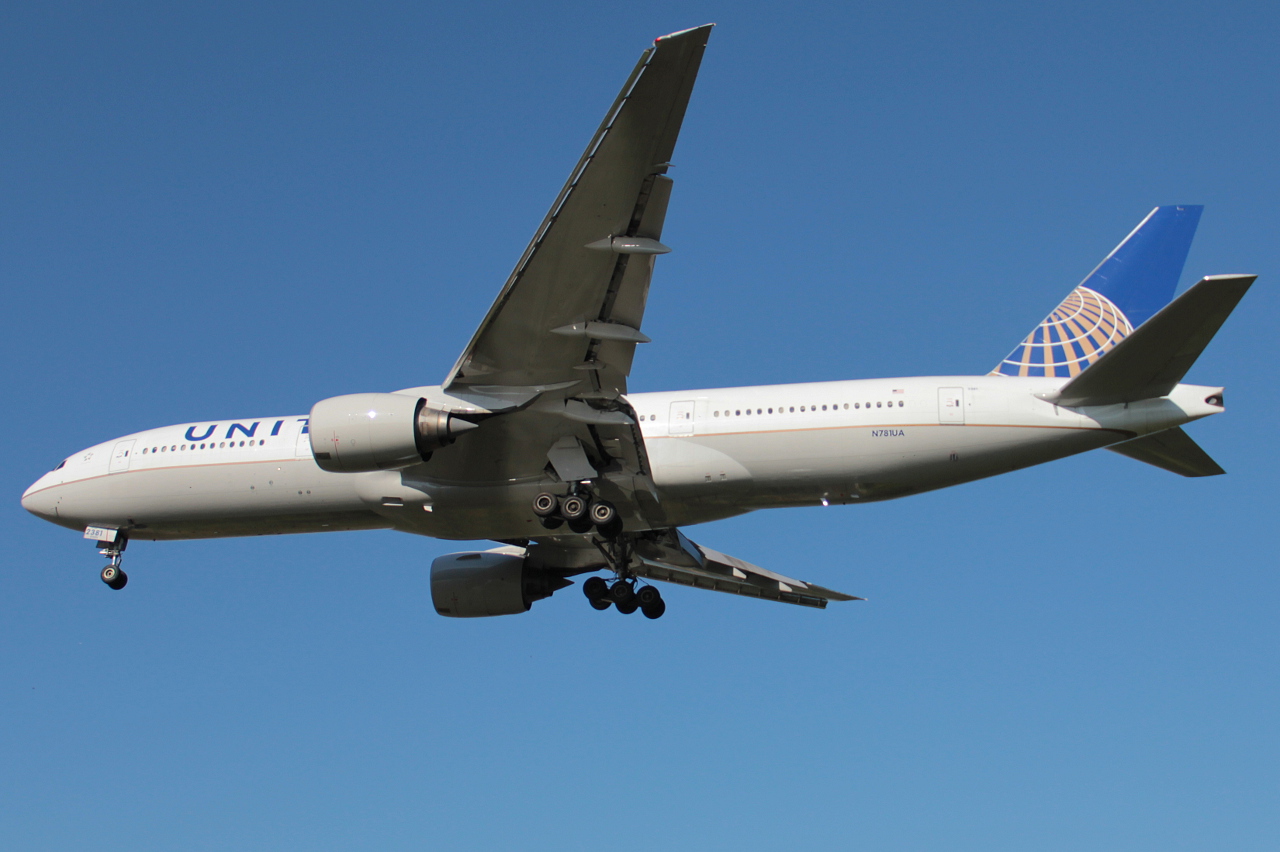 N781UA · Boeing 777-222 · (FCO / LIRF)