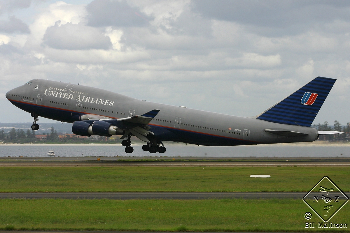 N121UA · Boeing 747-422 · (SYD / YSSY)