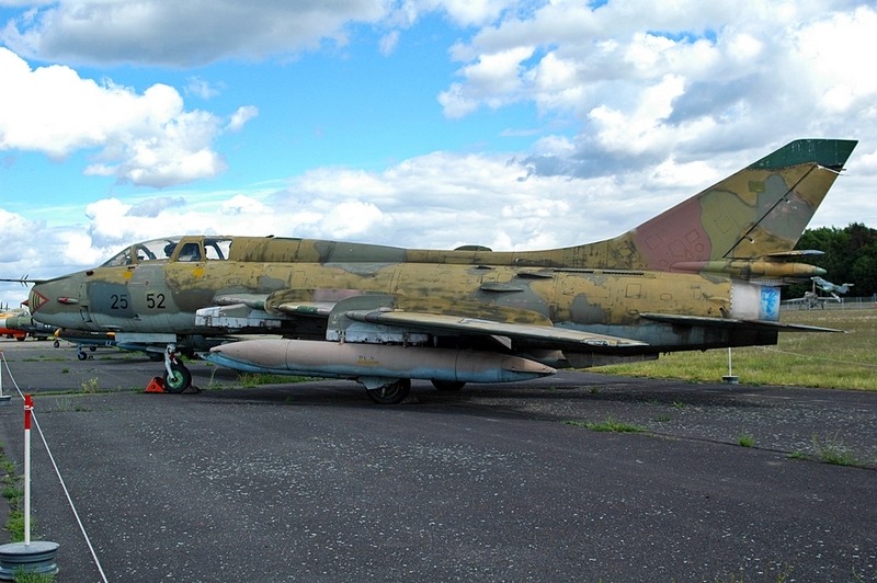 25 52 · Sukhoi Su-22UM3K · (GWW / EDUG)