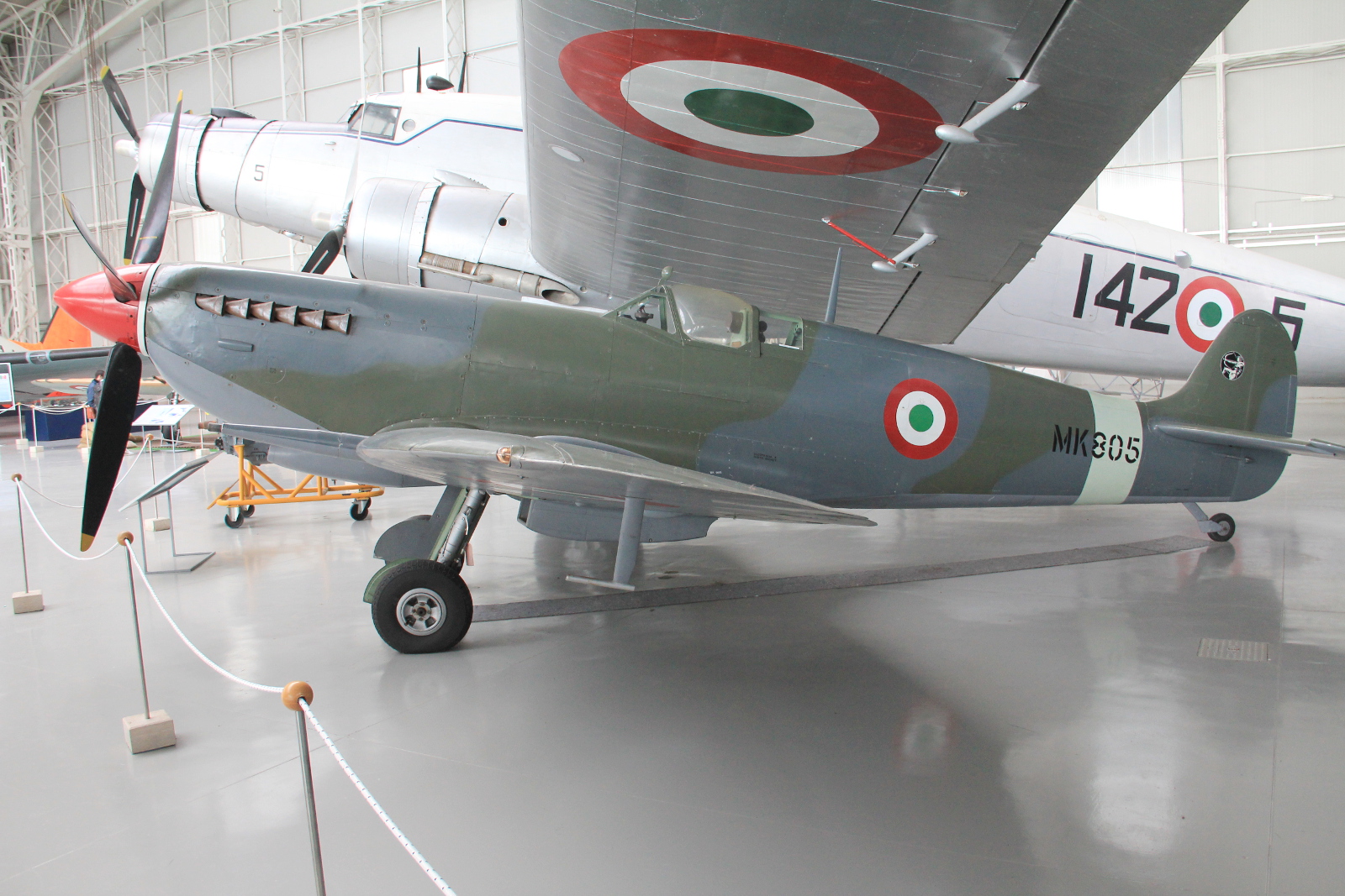 MM4084 · Supermarine 361 Spitfire Mk9 · (LIRB)