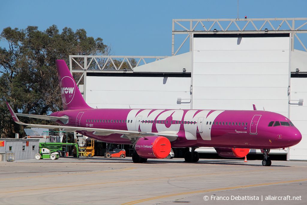 TF-SKY · Airbus A321-253N · (MLA / LMML)