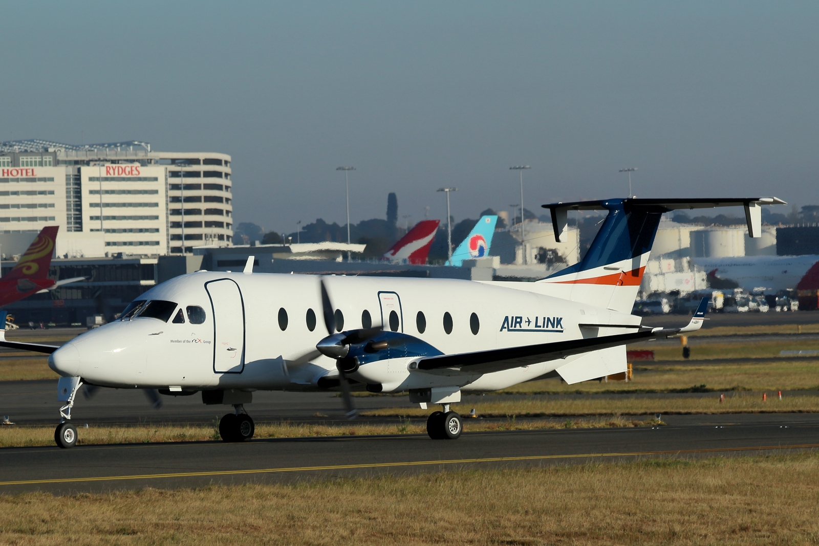 VH-RUE · Beechcraft 1900D · (SYD / YSSY)