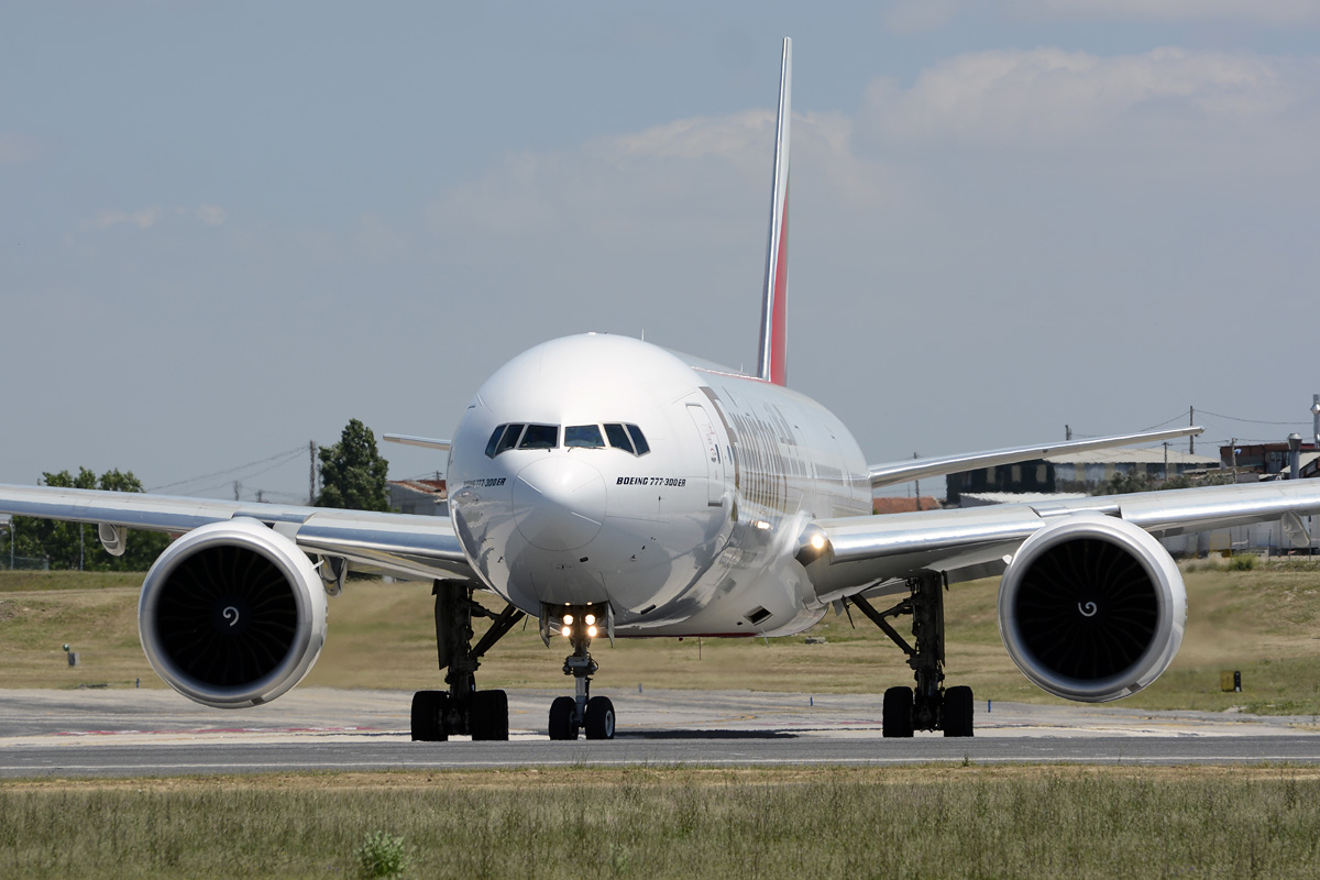 A6-ENO · Boeing 777-31H/ER · (LIS / LPPT)