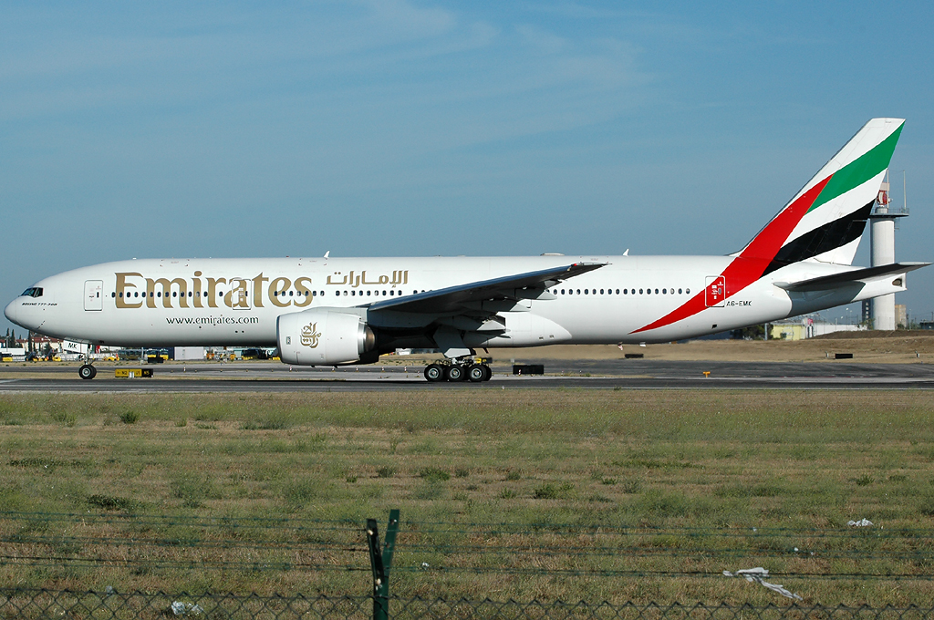 A6-EMK · Boeing 777-21H/ER · (LIS / LPPT)