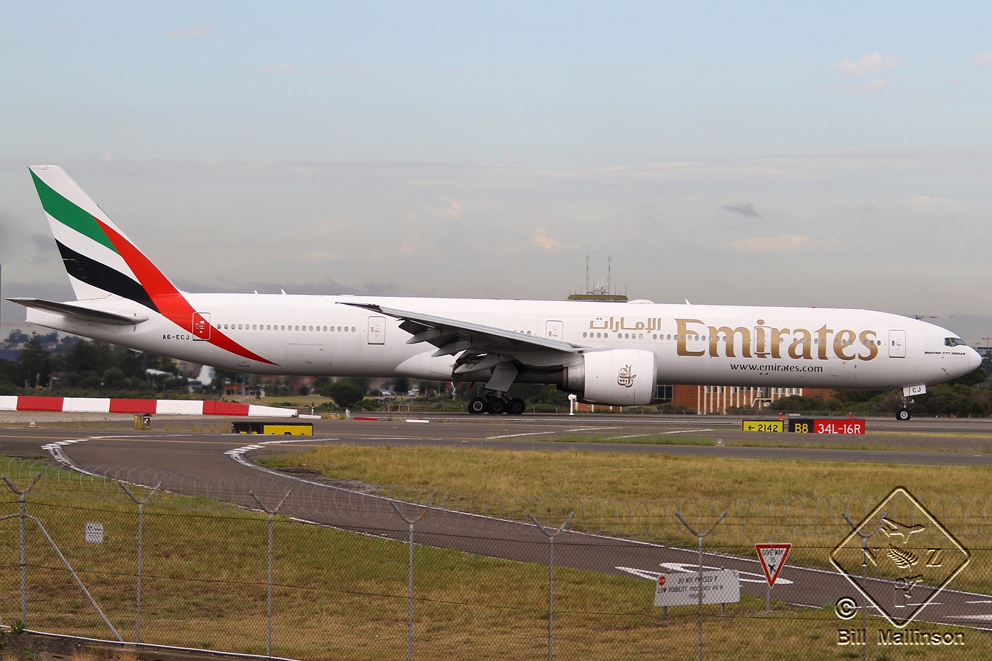 A6-ECJ · Boeing 777-31H/ER · (SYD / YSSY)