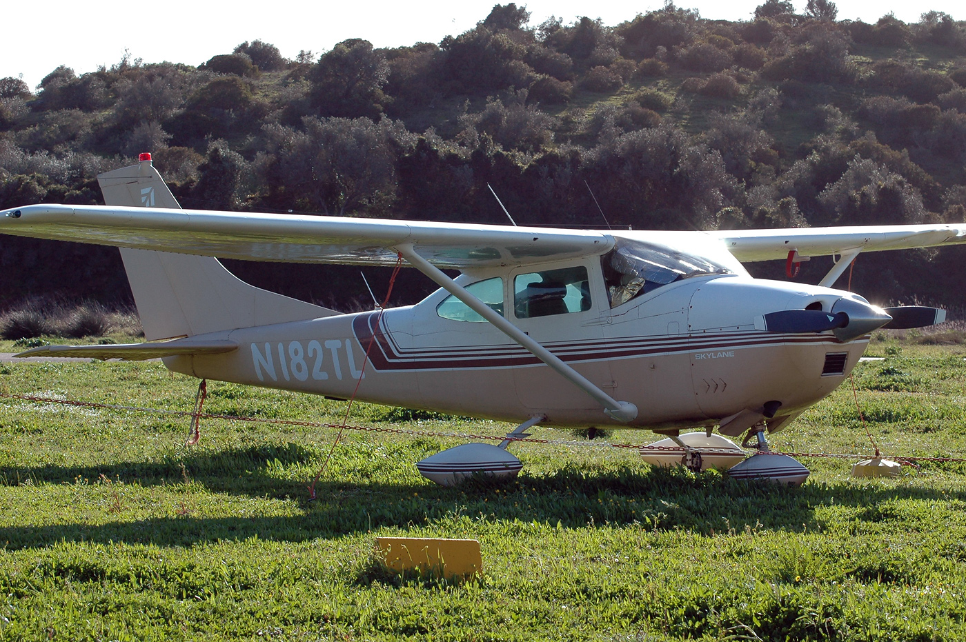 N182TL · Cessna 182J Skylane · (LPLG)