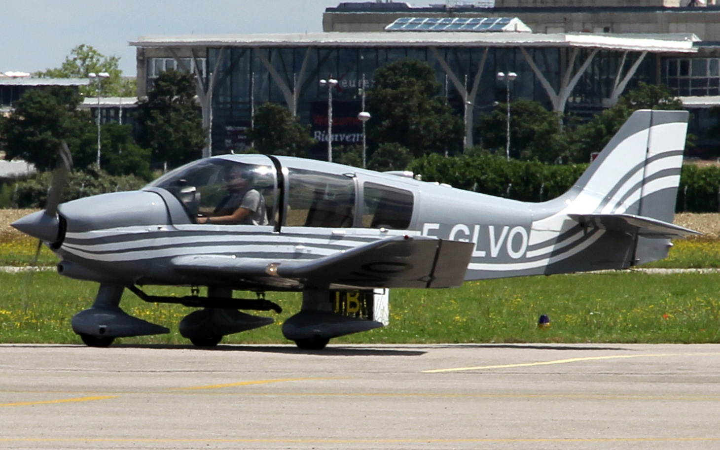 F-GLVO · Robin DR-400-180 Regent · (LYN / LFLY)