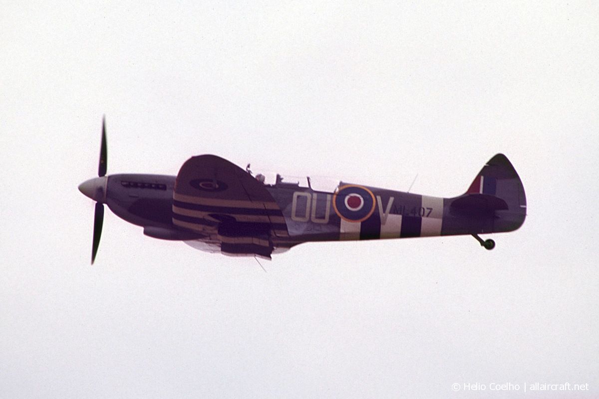 G-LFIX · Supermarine 509 Spitfire LF.IX (T.IX) · (EGSU)