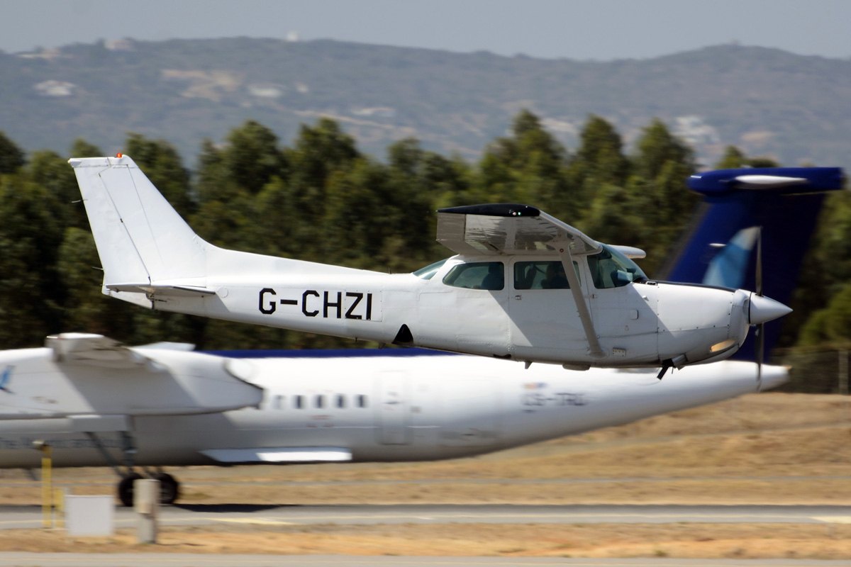 G-CHZI · Cessna 172RG Cutlass · (FAO/ LPFR)