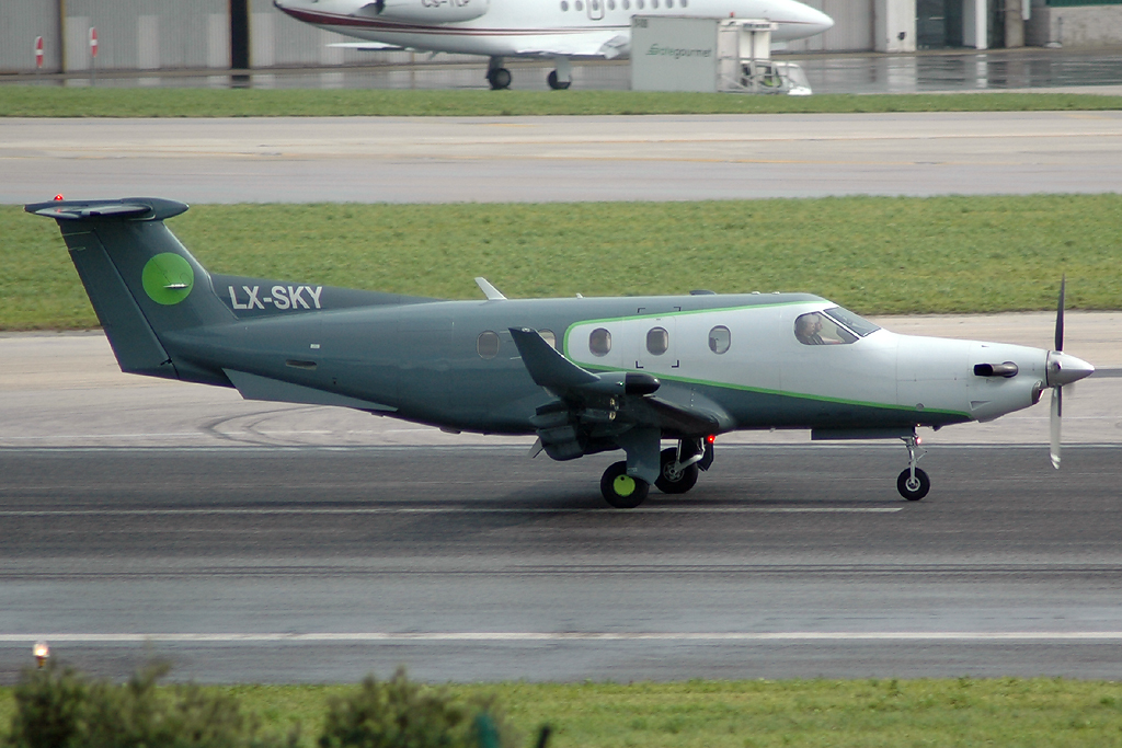 LX-SKY · Pilatus PC-12/45 · (LIS / LPPT)