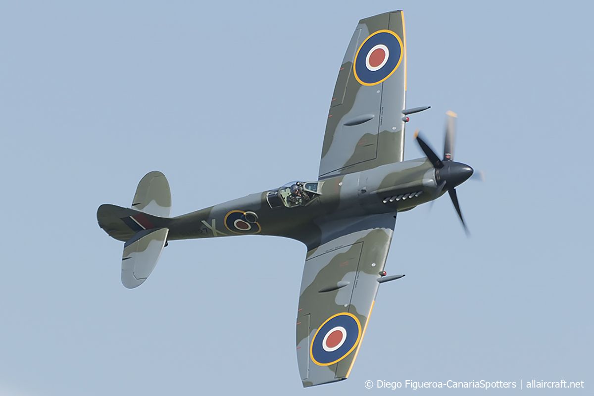 RM927 · Supermarine Spitfire Mk FRXIVe · (LFPM)