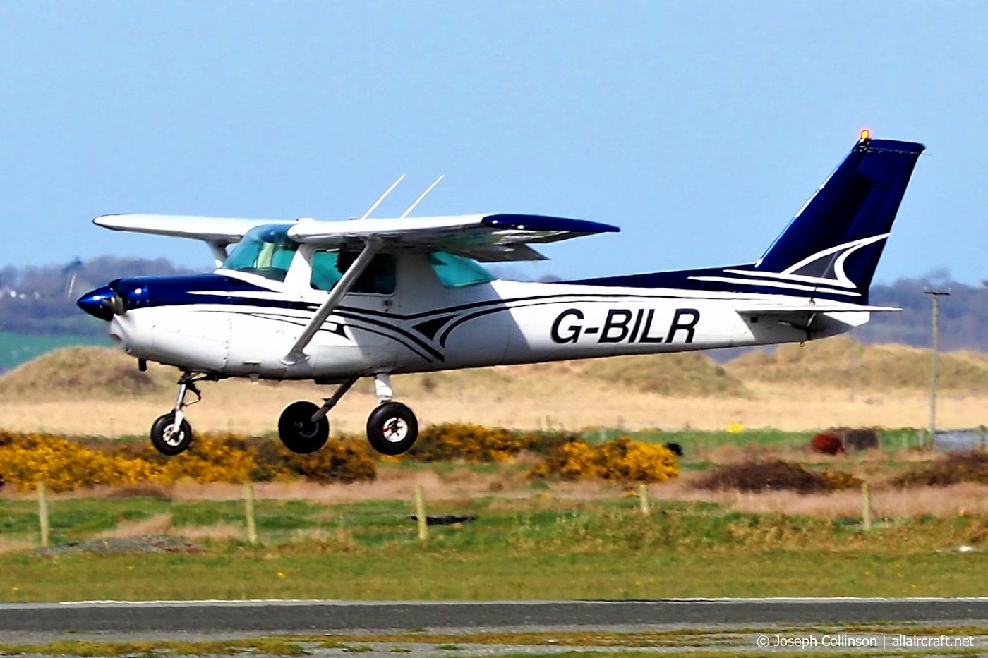 G-BILR · Cessna 152 · (EGCK)