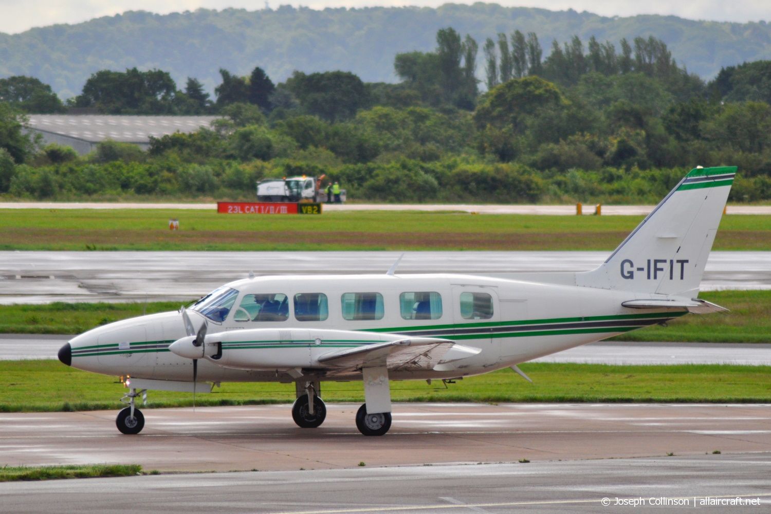 G-IFIT · Piper PA-31-350 Navajo Chieftain · (MAN / EGCC)