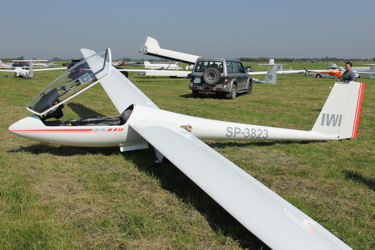 SP-3823 · Rolladen-Schneider LS6 · (EPST)