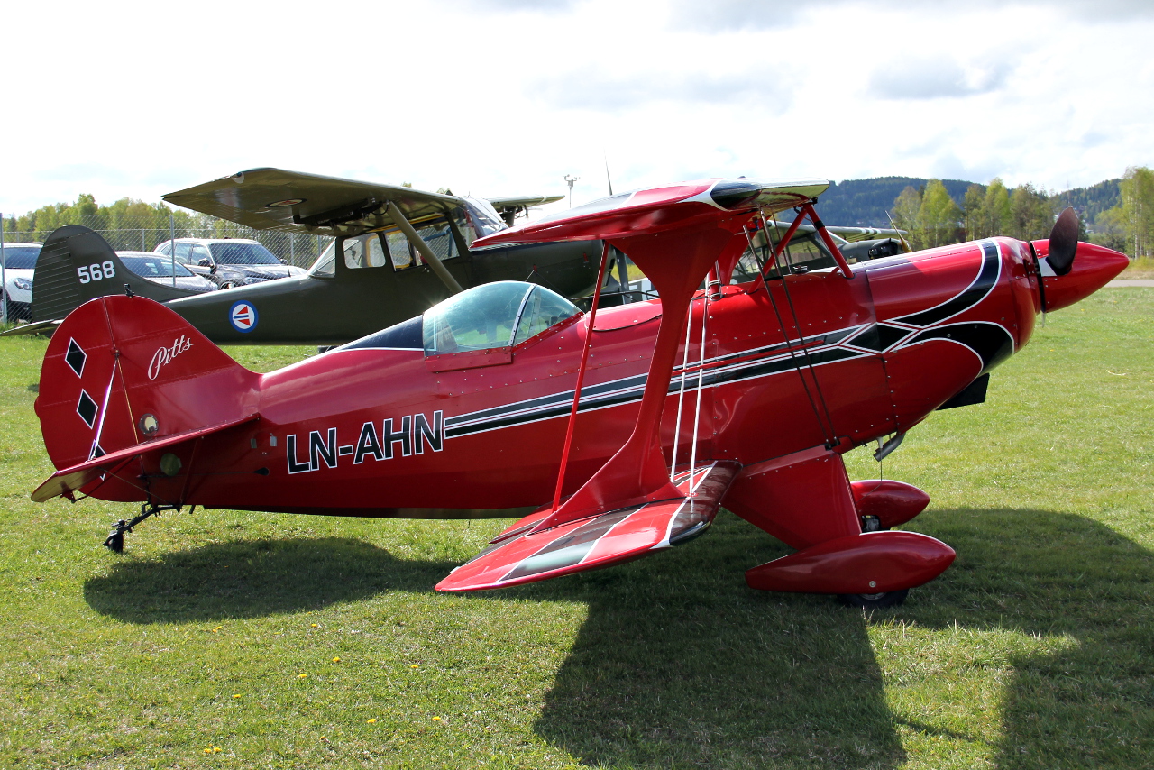 LN-AHN · Pitts S-2A Special · (ENKJ)