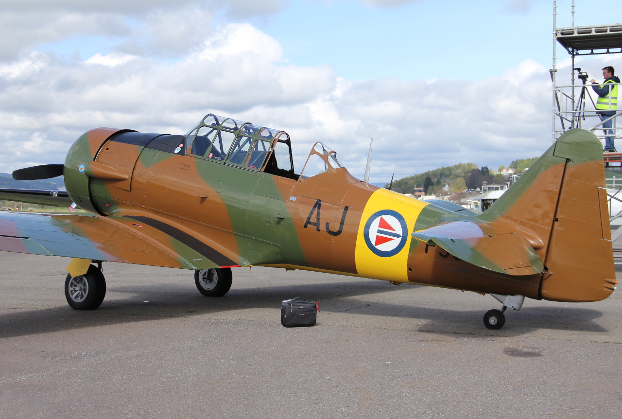 LN-WNH · North American AT-6D Harvard III · (ENKJ)