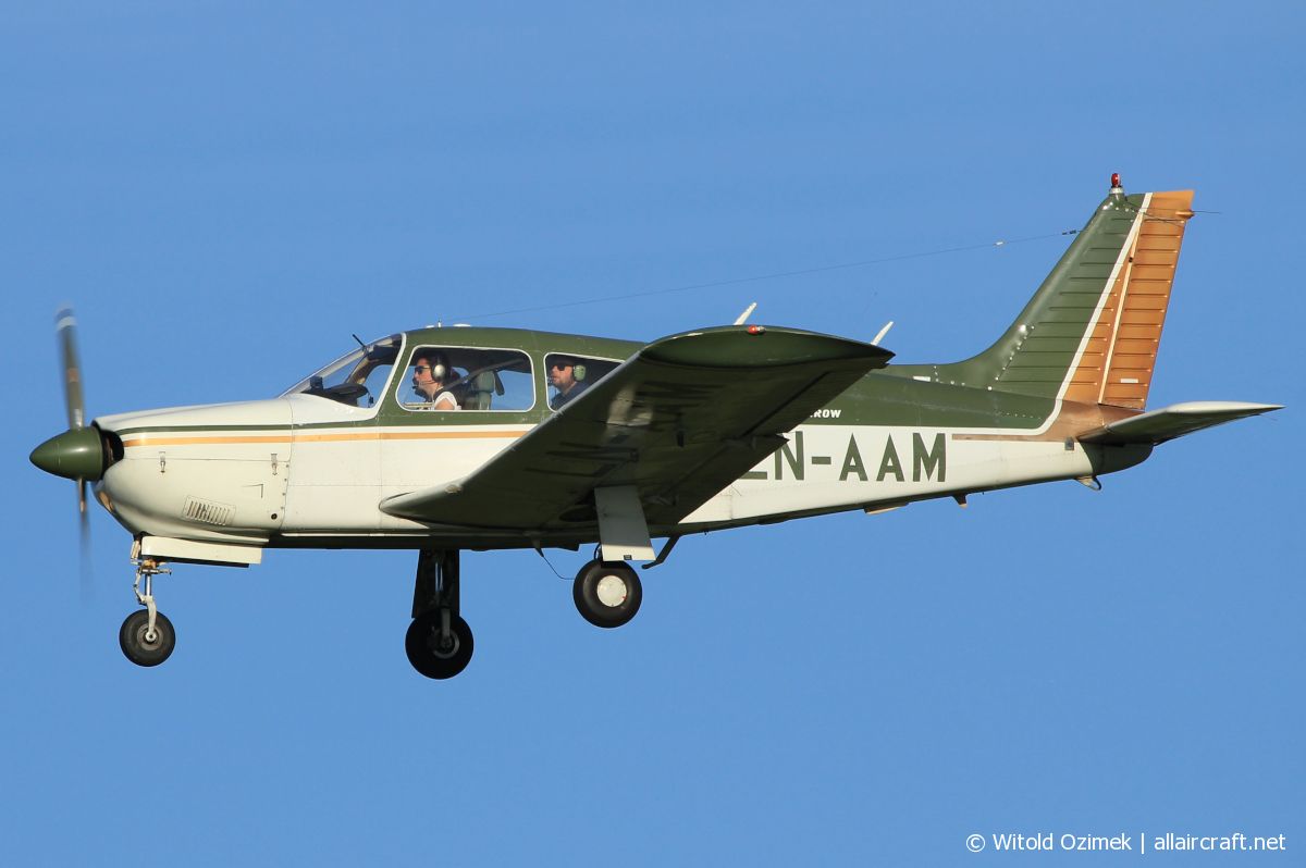 LN-AAM · Piper PA-28R-200 Cherokee Arrow II · (SVG / ENZV)