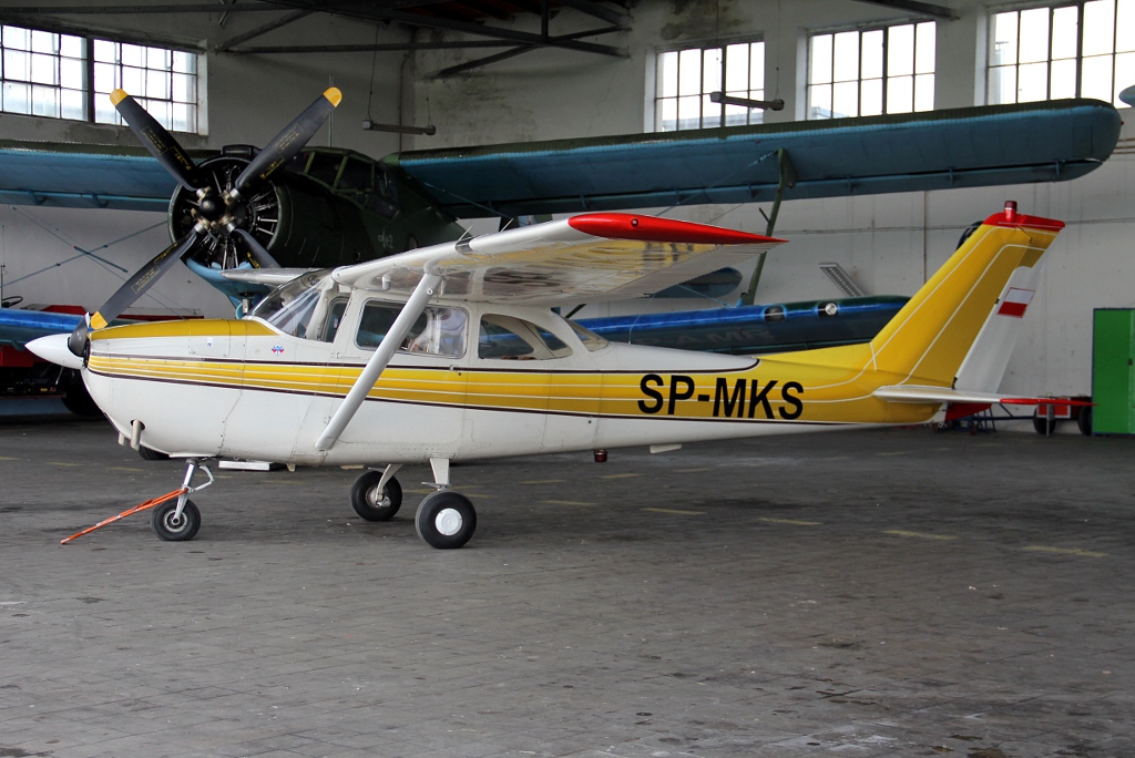 SP-MKS · Cessna F172S · (EPKS)