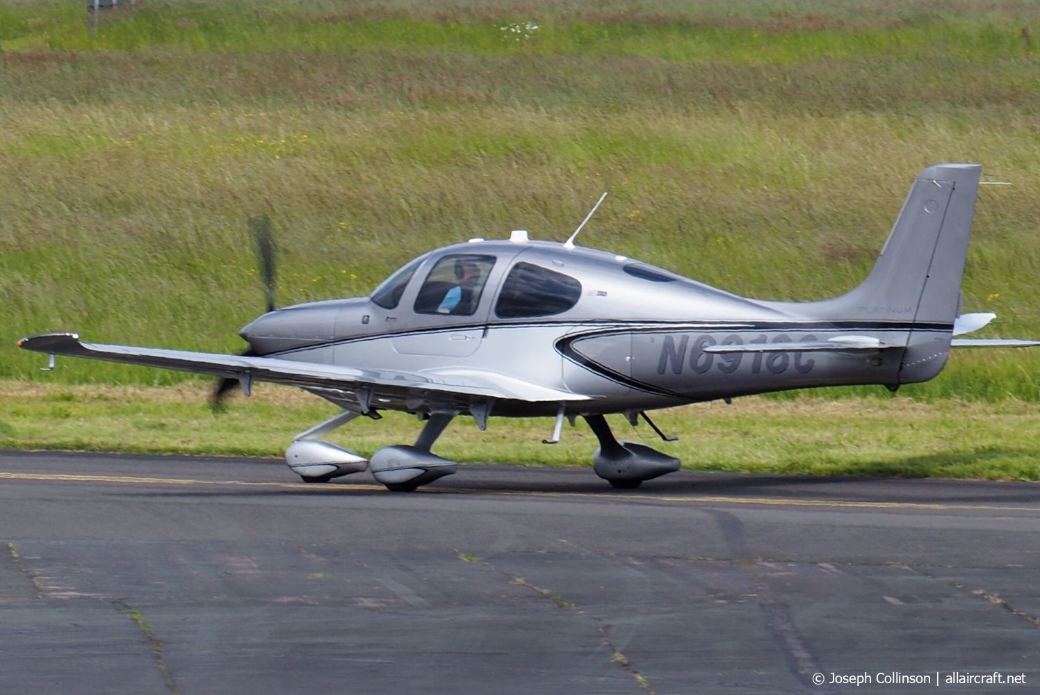N6918C · Cirrus SR22T · (GLO / EGBJ)