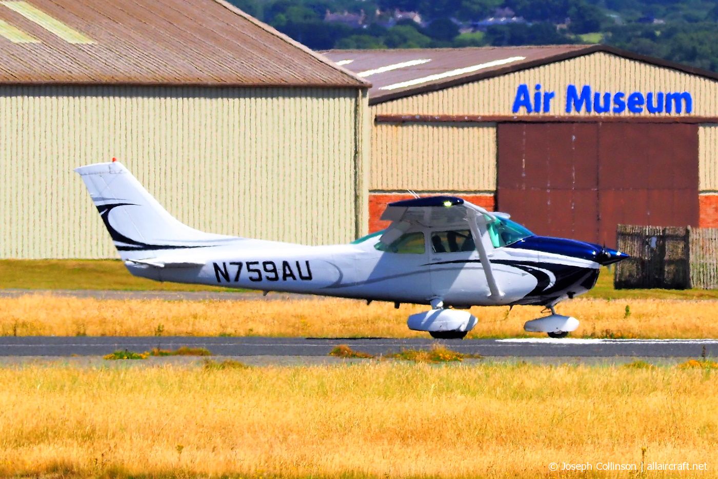 N759AU · Cessna 182Q Skylane · (EGCK)