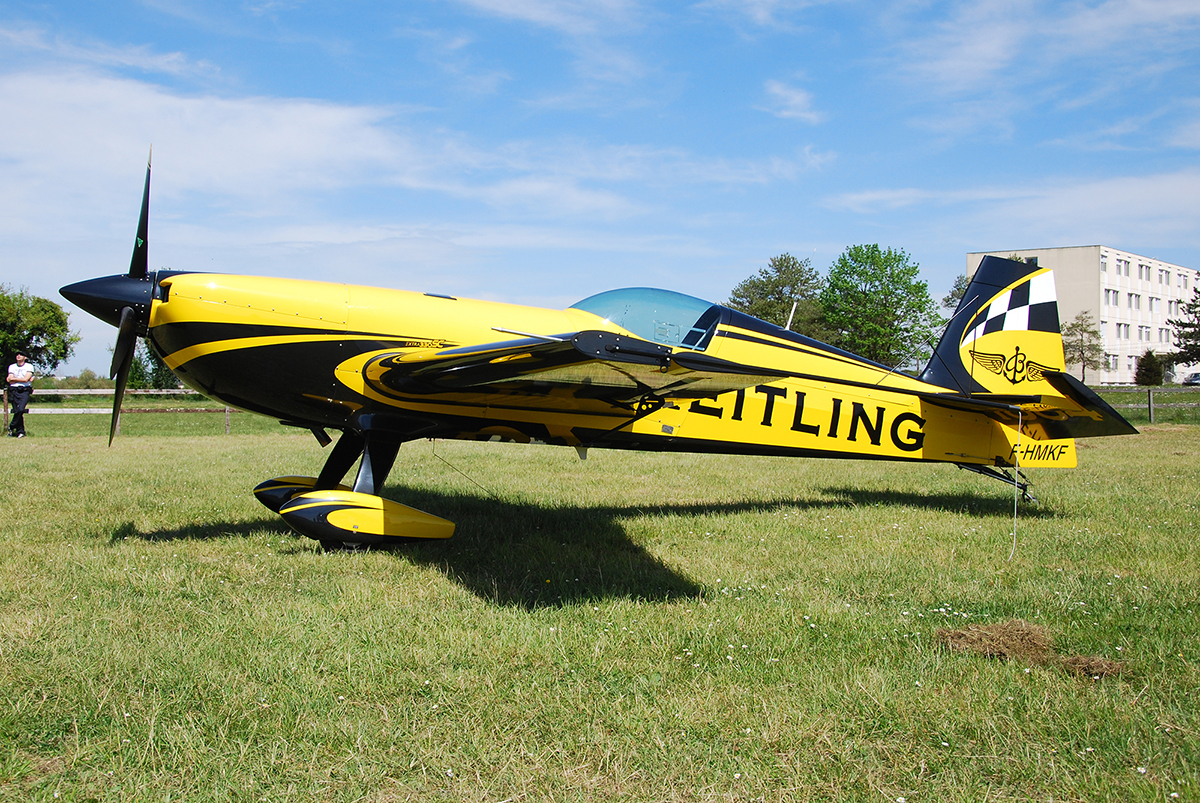 F-HMKF · Extra EA-330SC · (LFXB)