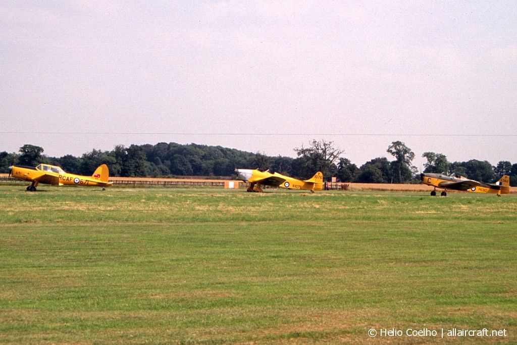 V1075 · Miles M14A Hawk Trainer 3 · (EGTH)