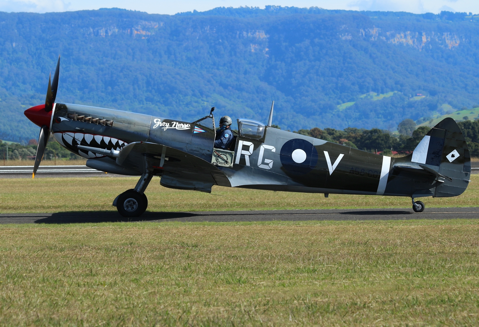 VH-HET · Supermarine Spitfire HF.VIII · (WOL / YWOL)