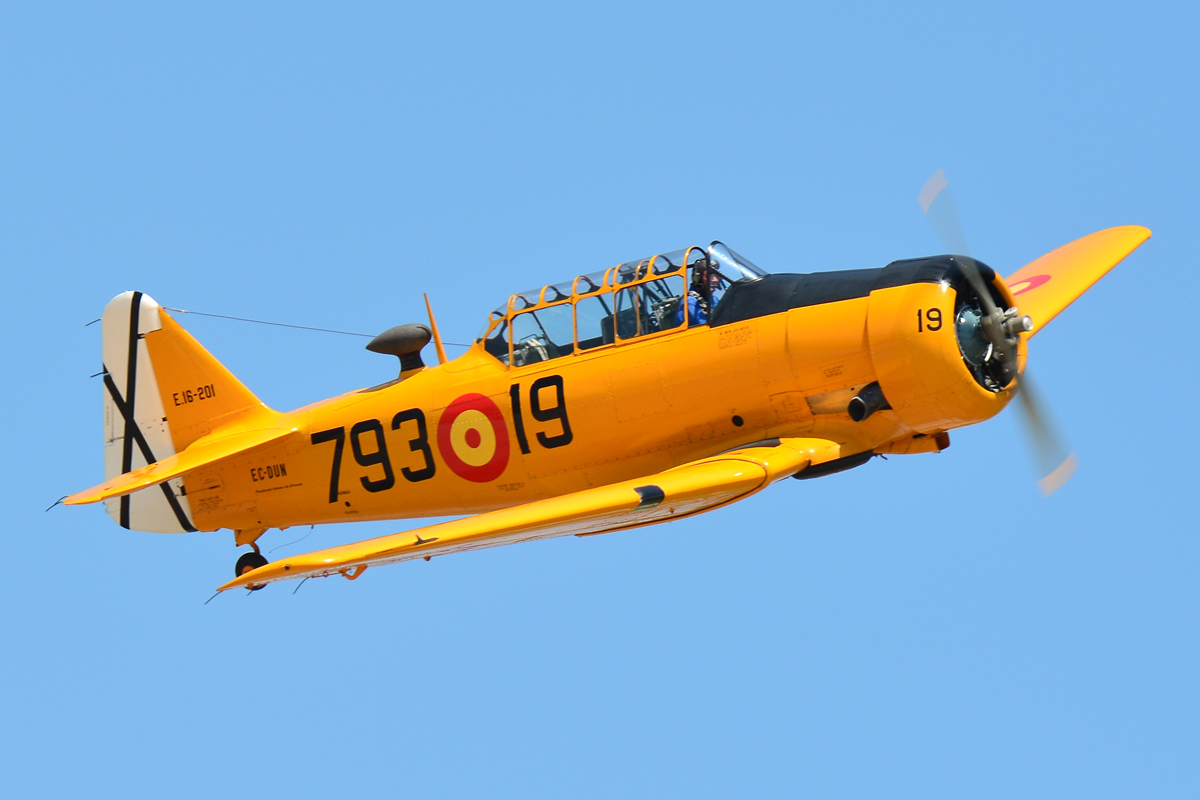 EC-DUN · North American T-6G Texan · (LECU / LEVS)