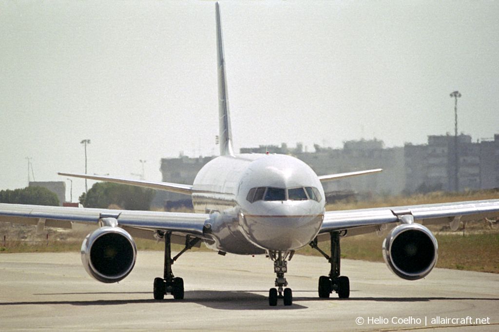 N33103 · Boeing 757-224 · (LIS / LPPT)