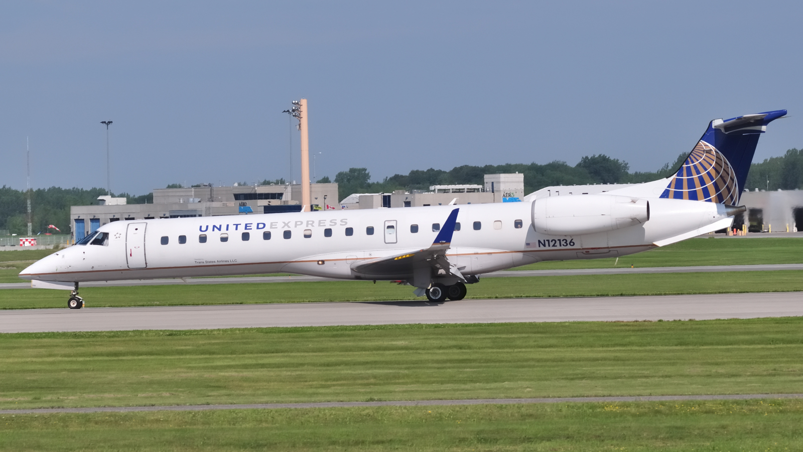 N12136 · Embraer ERJ-145XR · (YUL / CYUL)