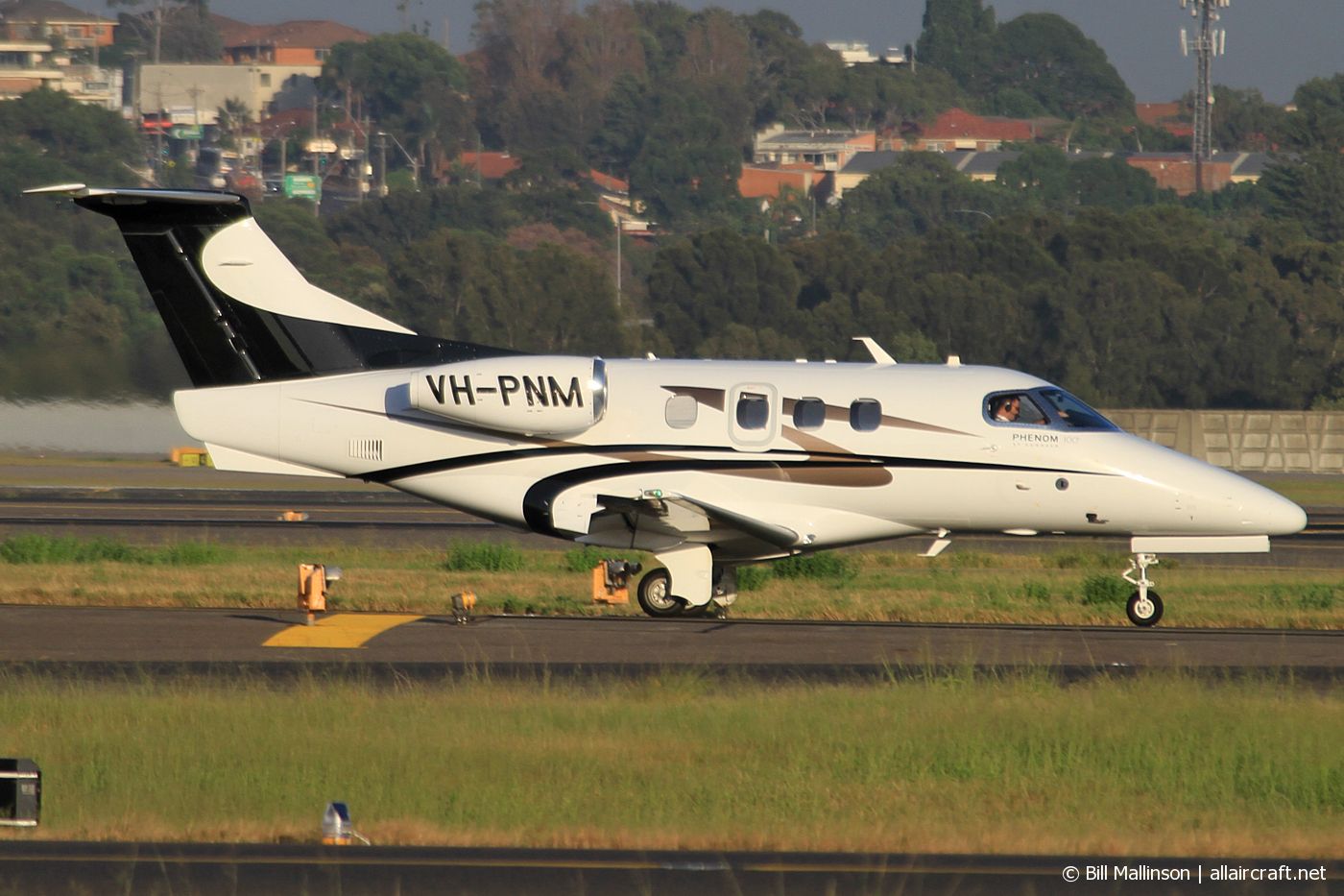 VH-PNM · Embraer 500 Phenom 100 · (SYD / YSSY)