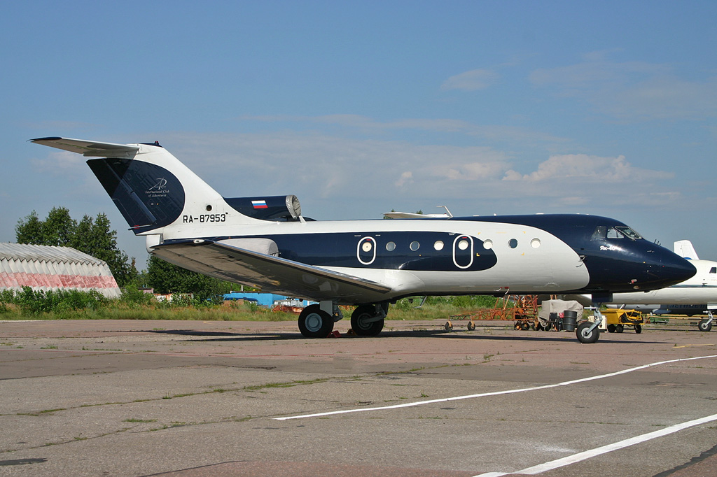 RA-87953 · Yakovlev Yak-40 · (BKA / UUBB)