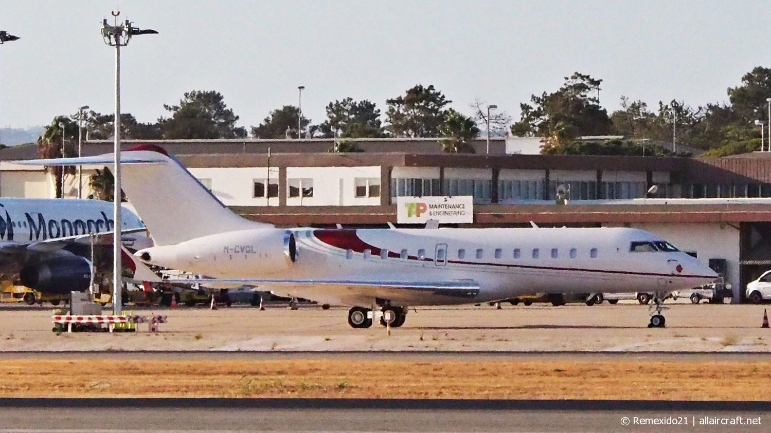 M-CVGL · Bombardier BD-700-1A11 Global 5000 · (FAO / LPFR)
