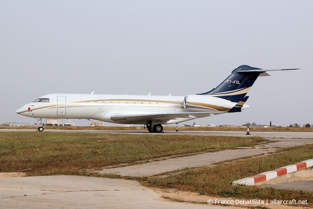 T7-FGL · Bombardier BD-700-1A11 Global 5000 · (MLA / LMML)