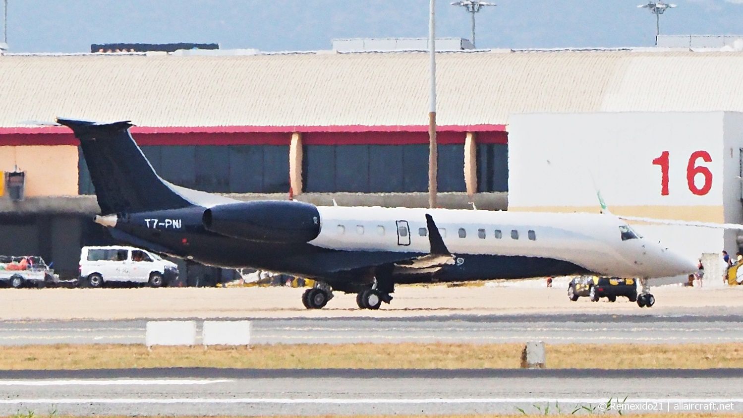 T7-PNI · Embraer ERJ-135BJ Legacy 600 · (FAO / LPFR)