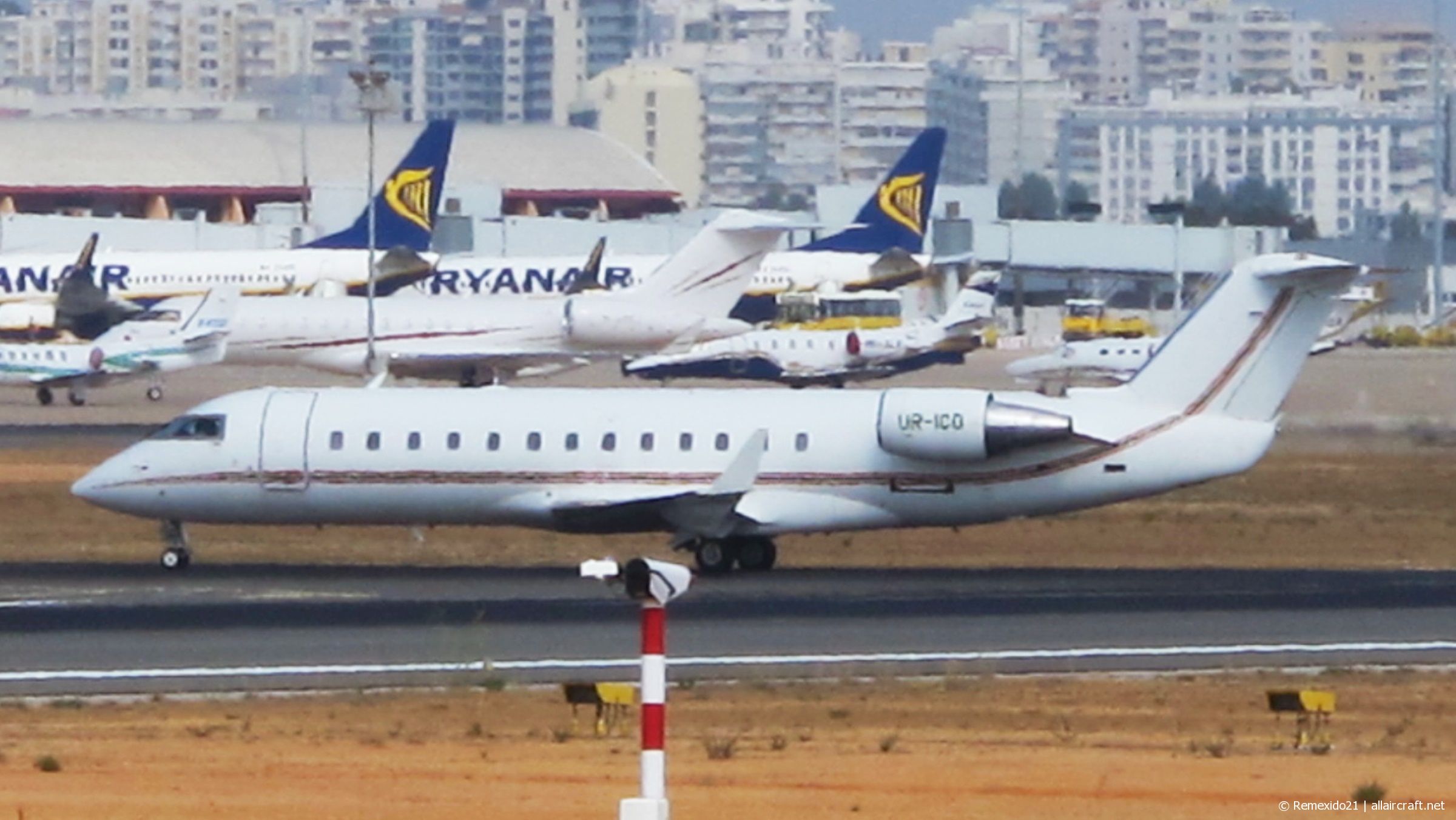 UR-ICD · Bombardier CL-600-2B19 Challenger 850 · (FAO / LPFR)