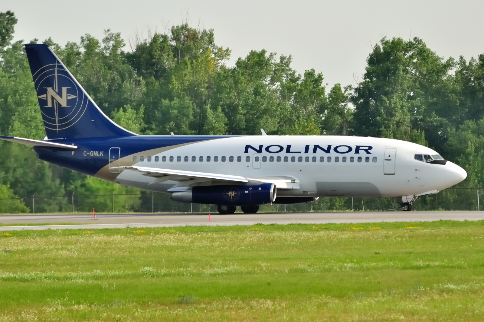 C-GNLK · Boeing 737-2K2C/Adv · (YOW / CYOW)
