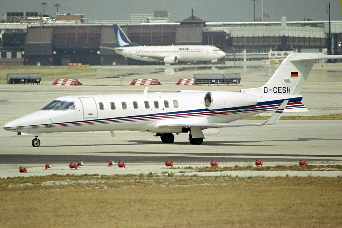 D-CESH · Bombardier Learjet 45 · (LIS / LPPT)
